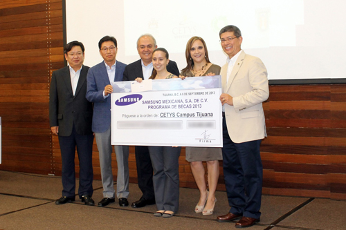 Siete estudiantes Reciben Beca Samsung