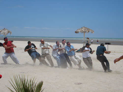 Disfrutan Empleados del Tradicional Paseo CETYS