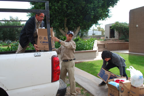 Estudiantes apoyan a comunidad