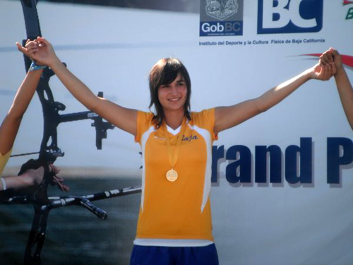 Obtiene medallas en Grand Prix