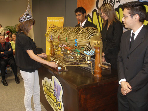 Gana cien mil pesos colaborando en sorteo