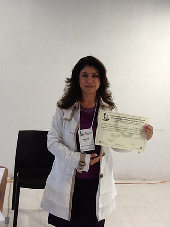 Presenta ponencia en Bogotá