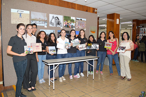 Fotos y libros, resultado del Taller de Prepa