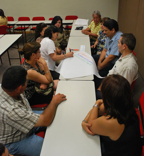Orientan a Padres de Familia