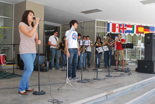 Acontece Día Cultural en el campus