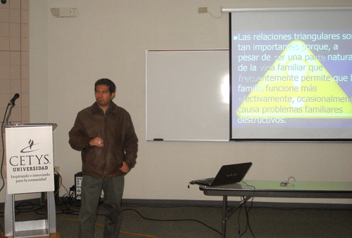 Enuncian conceptos de terapia familiar