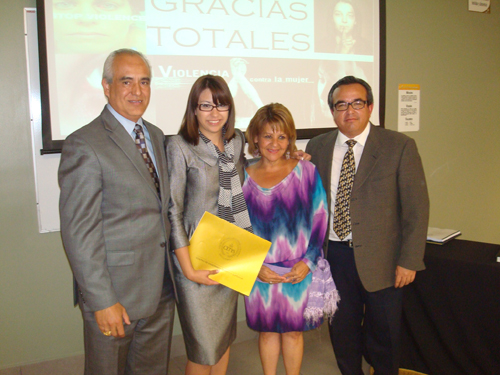 Presenta tesina para titulación