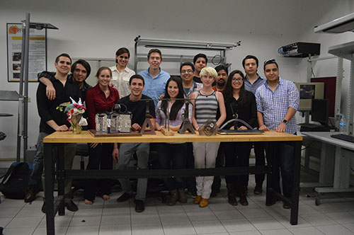 Reciben a estudiantes de Texas