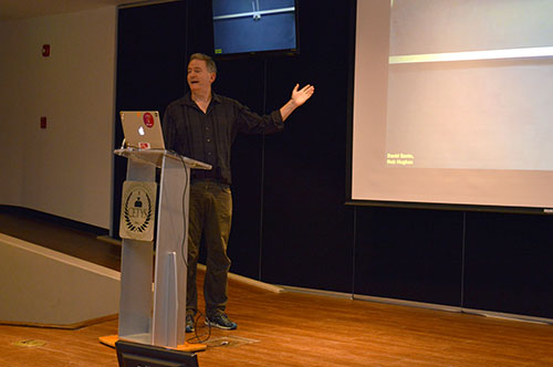 Experto en Robótica de UCSD imparte conferencia