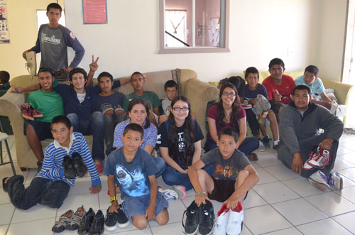 CETYS Toms Club beneficia a niños con calzado