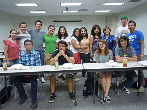 Dialogan con estudiantes trasnacionales