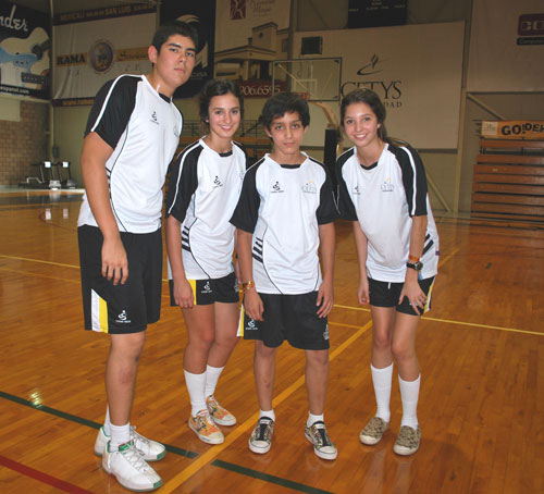 Estrenan Uniformes Deportivos