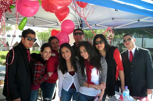 Celebran el Amor y la Amistad