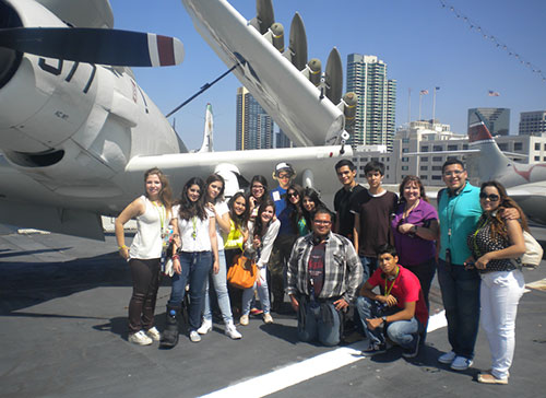 Visitan Museo Midway de San Diego