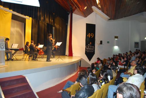 Deleita con acústica del violín