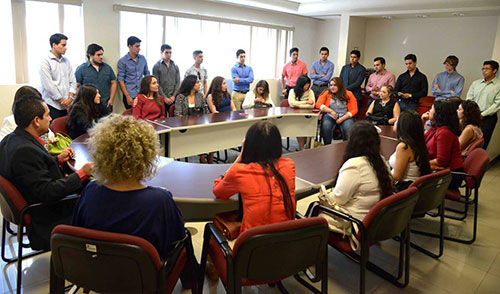 Visitan el Congreso del Estado