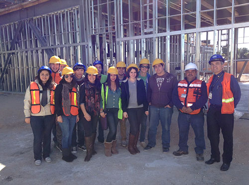 Visitan obra del Edificio de Licenciatura