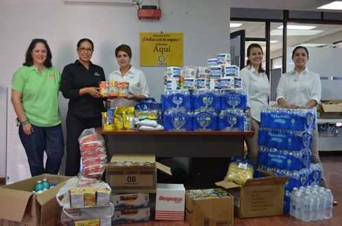 Entregan víveres para damnificados por huracán