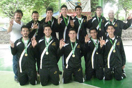 Avanzan a seminifinales