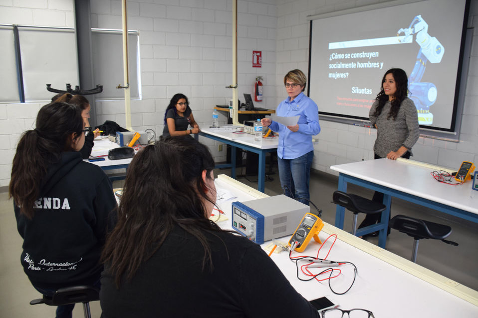 Estereotipos disminuyen participación de la mujer en la ciencia