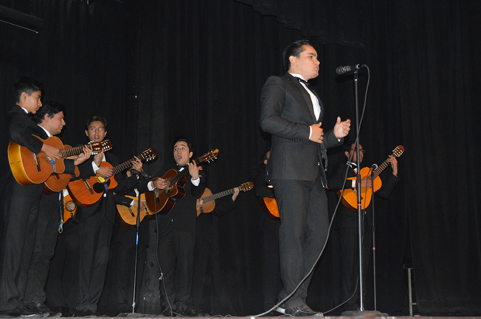 Festeja Rondalla CETYS a las Mamás