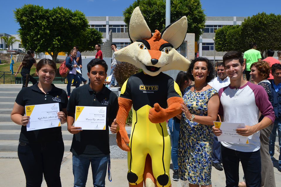 Reciben becas alumnos de nuevo ingreso