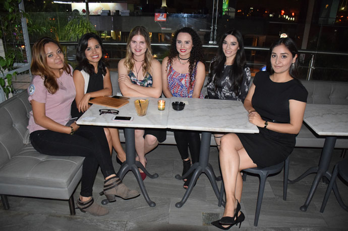 Viven noche social alumnos de Posgrado