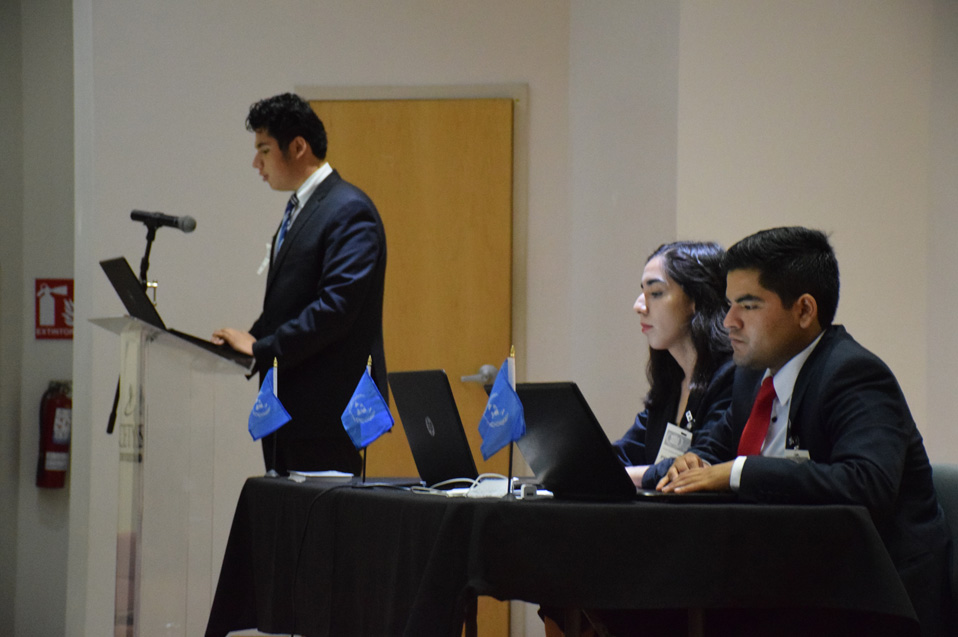 La actividad viene a fortalecer el perfil profesional de los universitarios, llevándolos a un plano más real.