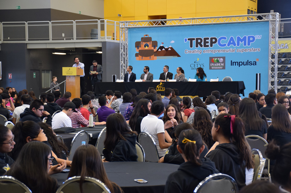 Más de 400 emprendedores participan en el Mega DayCamp