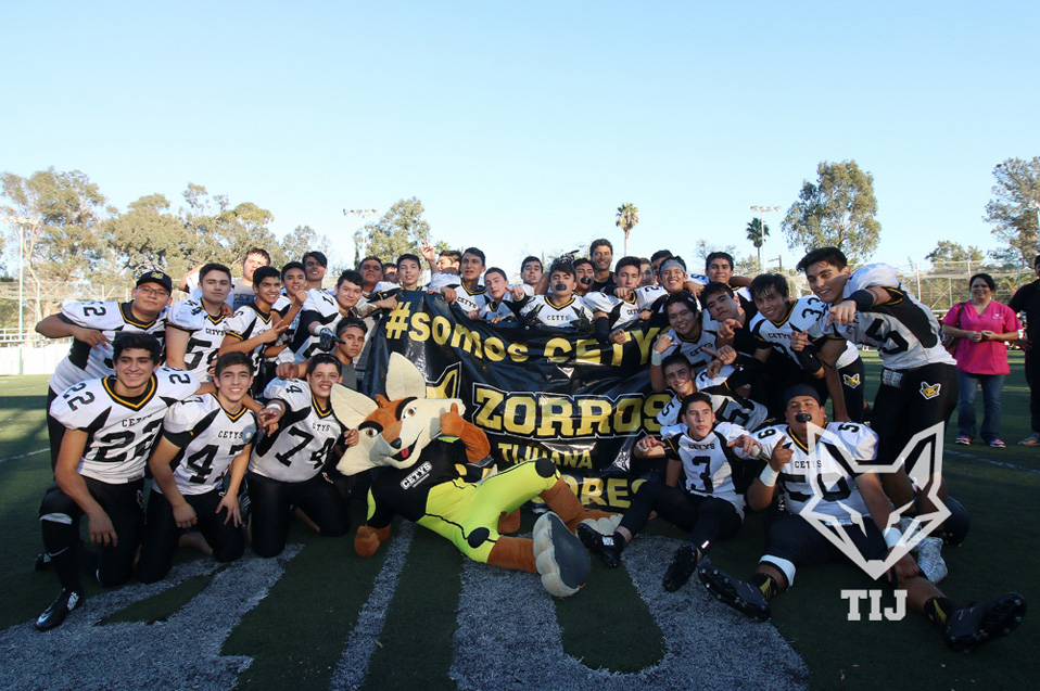 Zorros van por primer lugar en fútbol americano