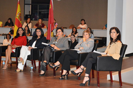 Dialogan mujeres sobre liderazgo y emprendimiento