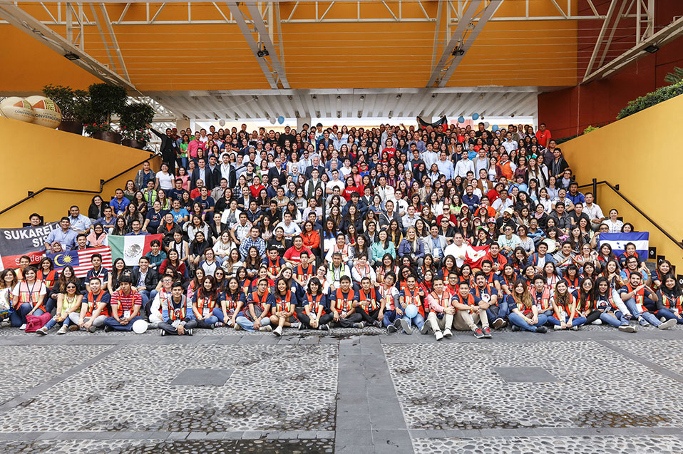 Líderes Juvenil voluntarios participan en Conferencia Mundial