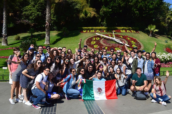 Toman clases en Universidad Mayor de Chile