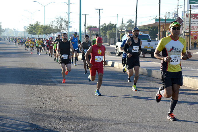 Disfrutan 800 de Medio Maratón y 10K CETYS