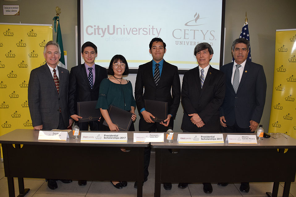 Entregan “Beca Presidencial” en Campus Tijuana