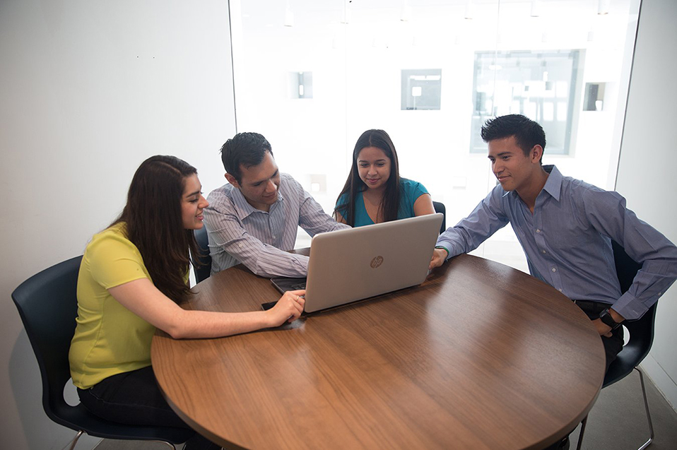 Relación entre familia y escuela fundamental en la formación académica