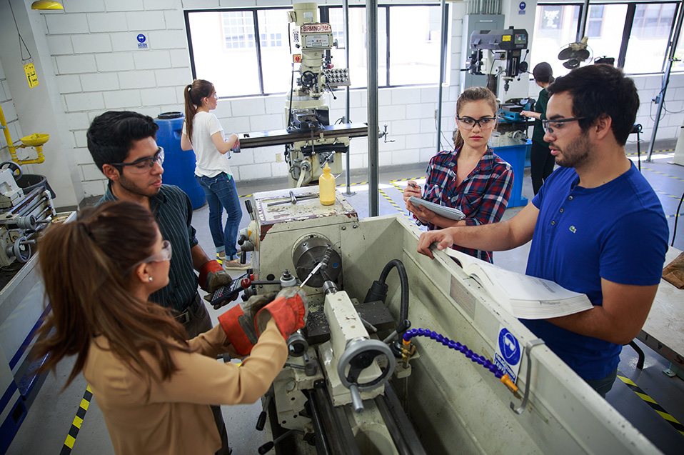 Ingenieros, necesarios para el desarollo económico en BC