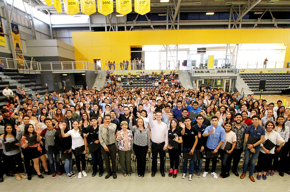 14 Becas Cetys