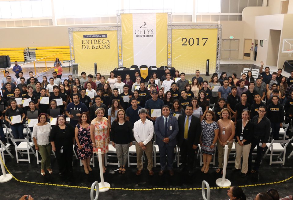 Mas de un centenar de jóvenes son becados por CETYS universidad