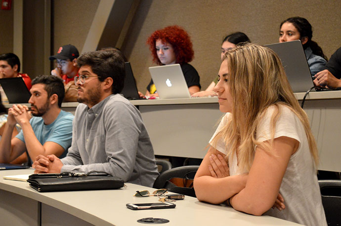 Analizan alumnos temas de Derecho Medio Ambiental