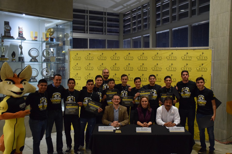 Reconocen a campeones nacionales de futbol rápido