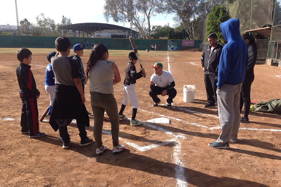 Clínica de softbol por una buena causa