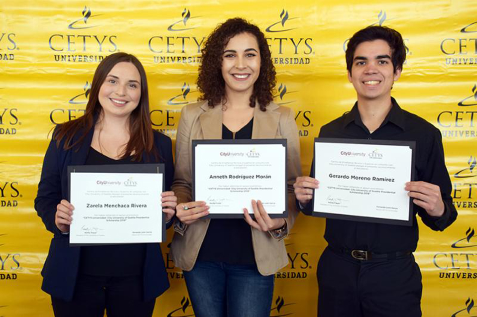 Con “Beca Presidencial” reconocen talento de 3 estudiantes de Doble Grado