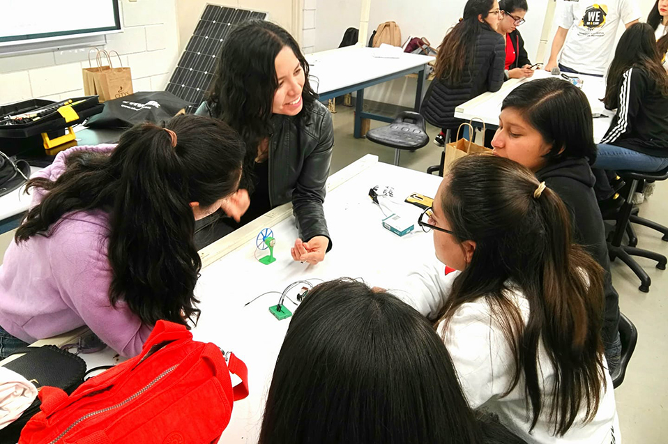 Unen esfuerzos a favor de las mujeres en la Ciencia y Tecnología