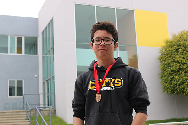 Gana medalla de bronce en Olimpiada Mexicana de Informática