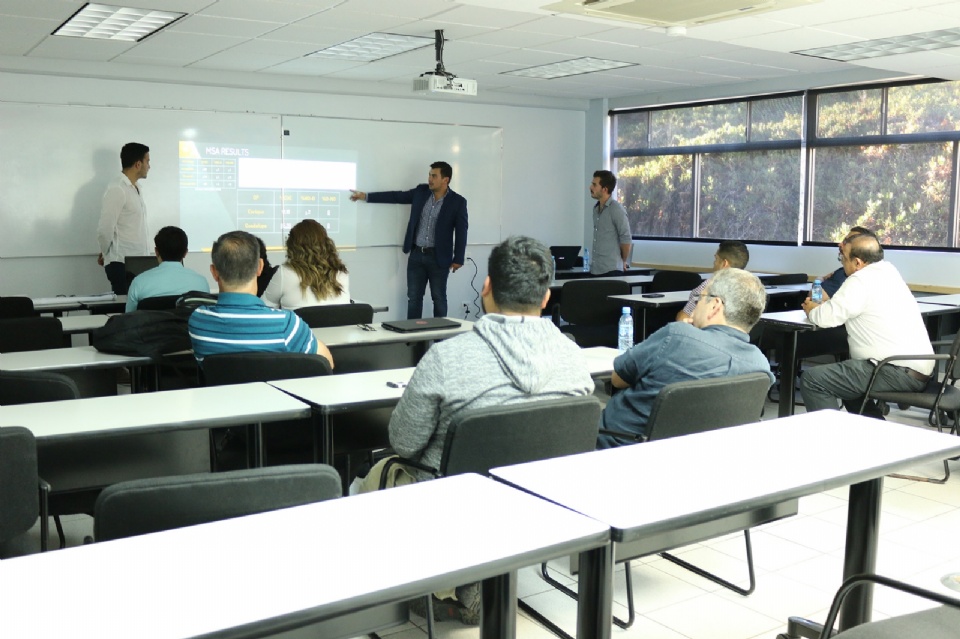 Realizan proyectos vinculados a la industria