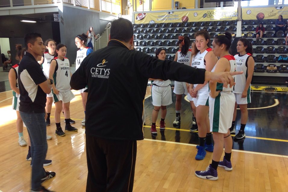 Talento técnico de CETYS rodea a la Selección Nacional Universitaria de Baloncesto