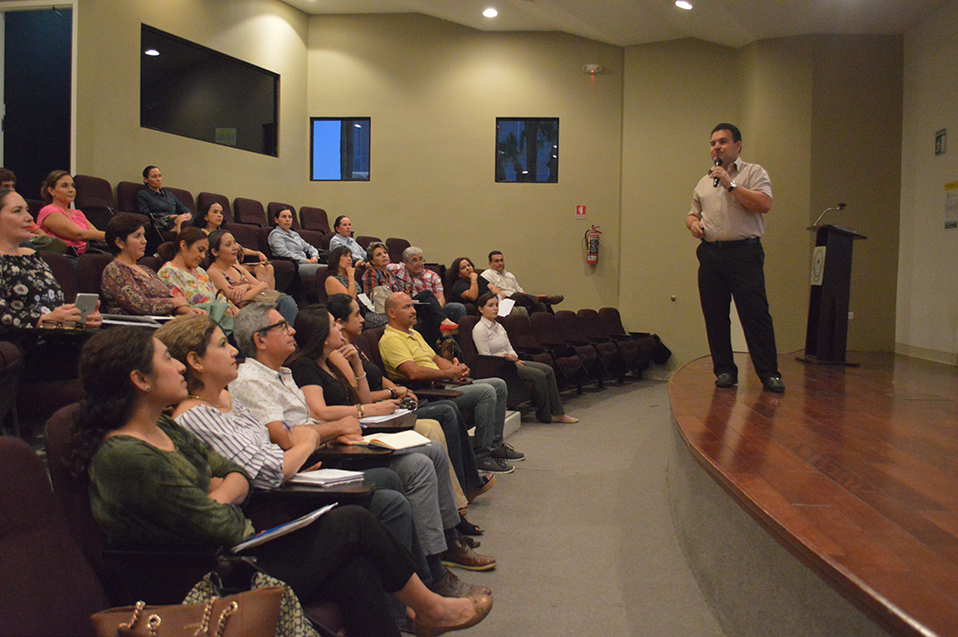 Actualizan a padres de Orientación Familiar en Prepa CETYS