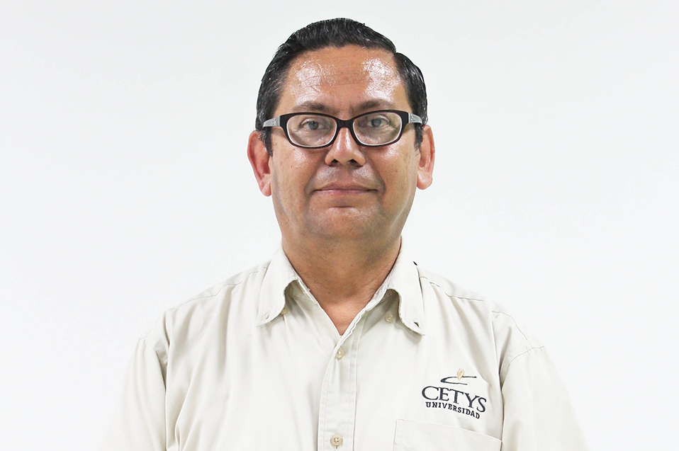 16 años aportando a la formación de ingenieros: Mtro. Salas Corrales