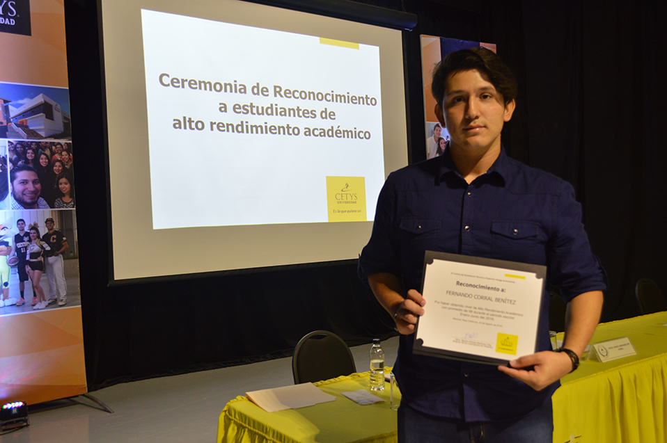 Fernando es un alumno de alto rendimiento en CETYS